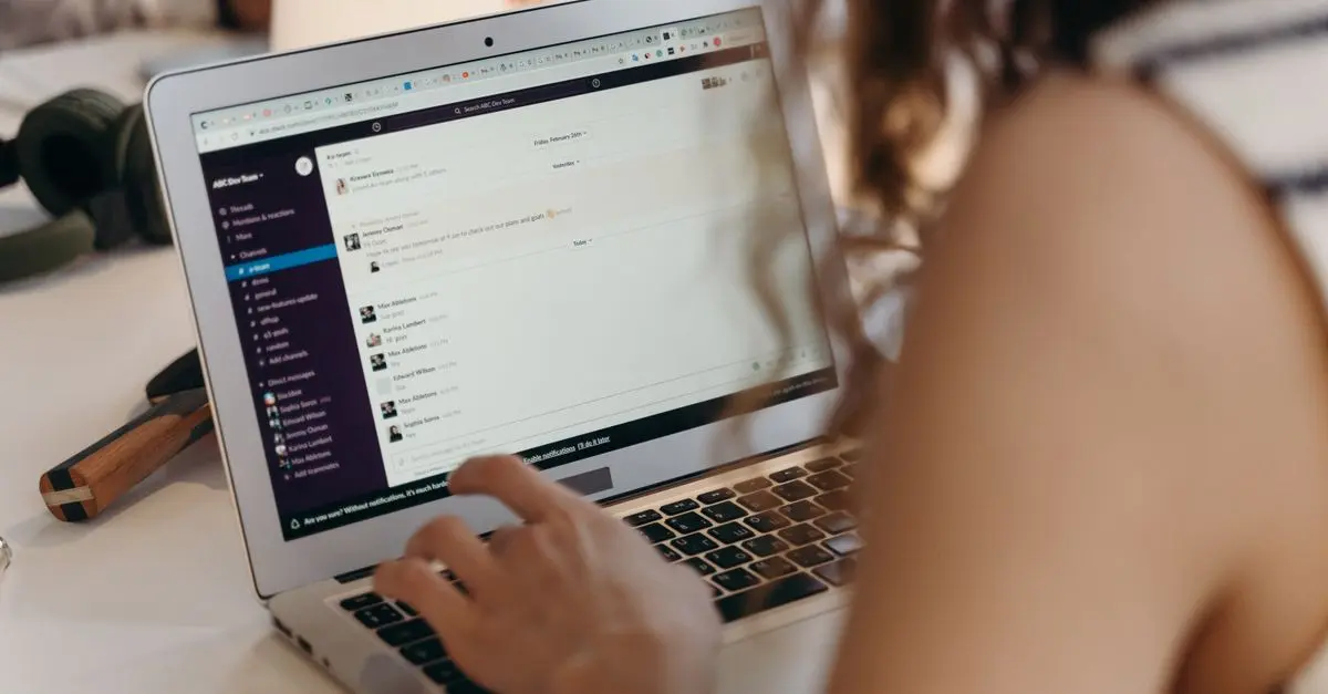 Comment les chatbots et emails coexistent dans le marketing numérique